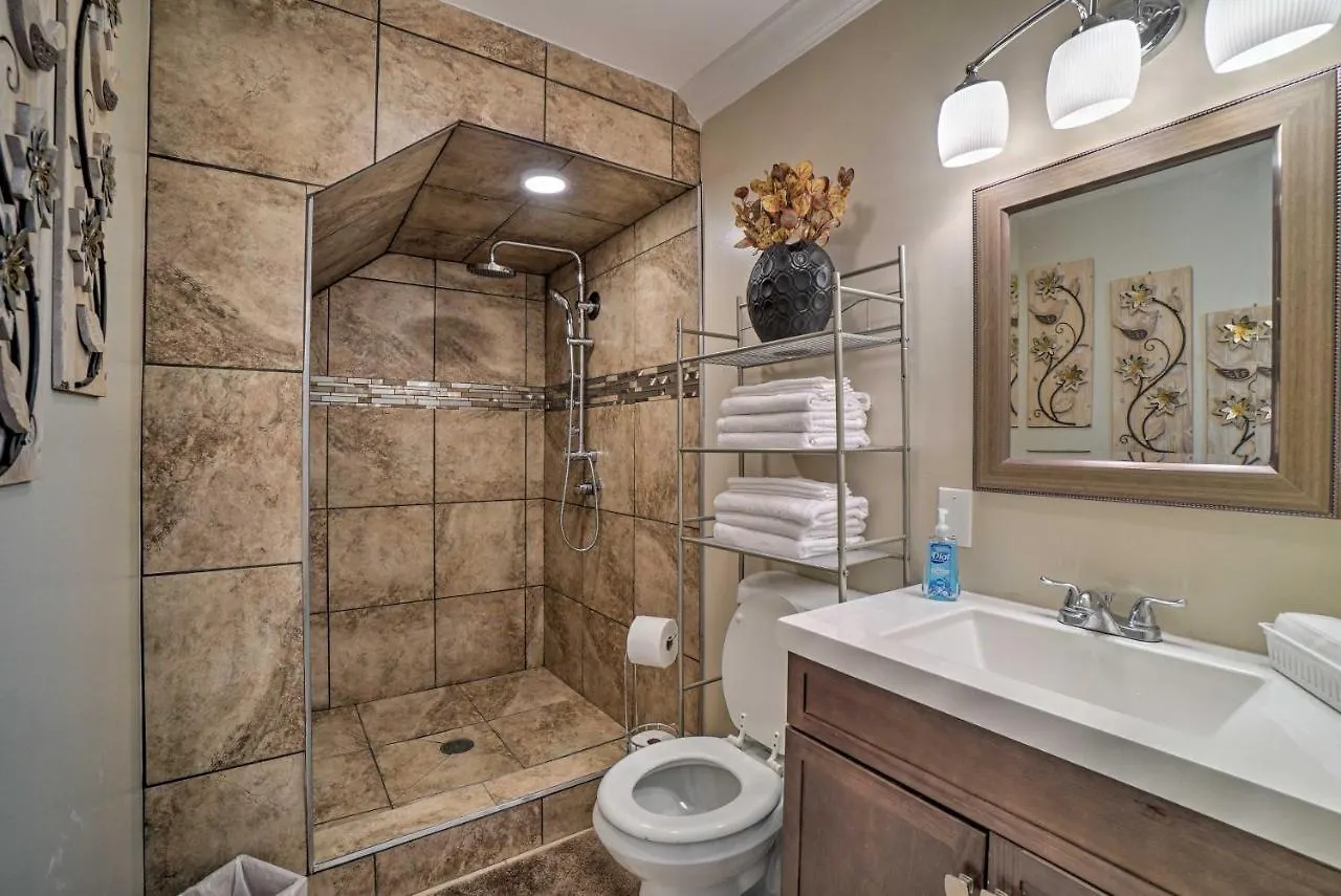 Nashville Home With Seasonal Pool Less Than 5 Mi To Dtwn! Holiday home