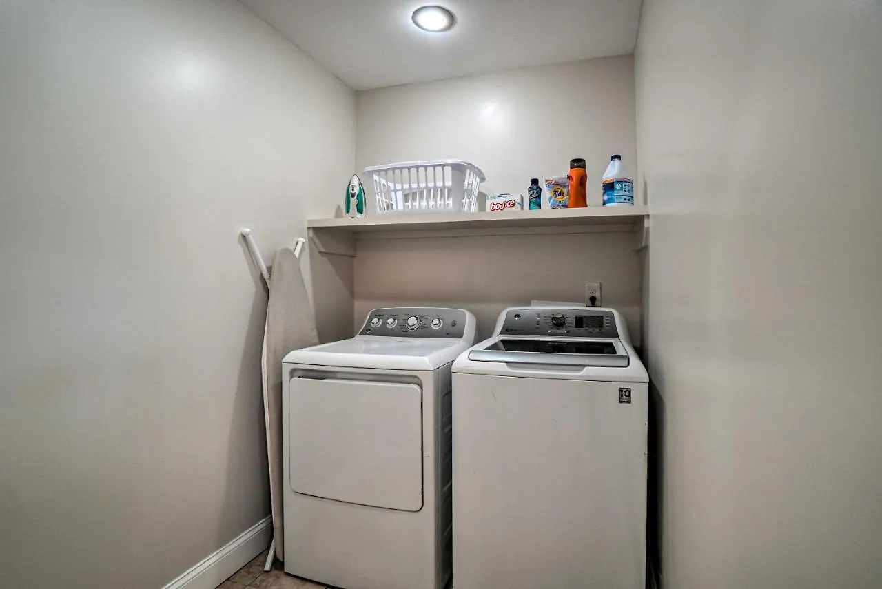 Nashville Home With Seasonal Pool Less Than 5 Mi To Dtwn! Holiday home